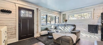 The Bear's Den, Hot Tub Retreat, Family Home | 30+