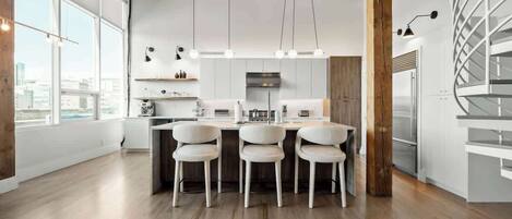 Refrigerador, microondas, horno, placa de cocina