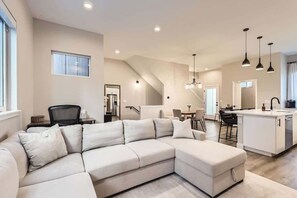 TV, offices - Luxe Rooftop Escape | City & Mountain Views (Denver)