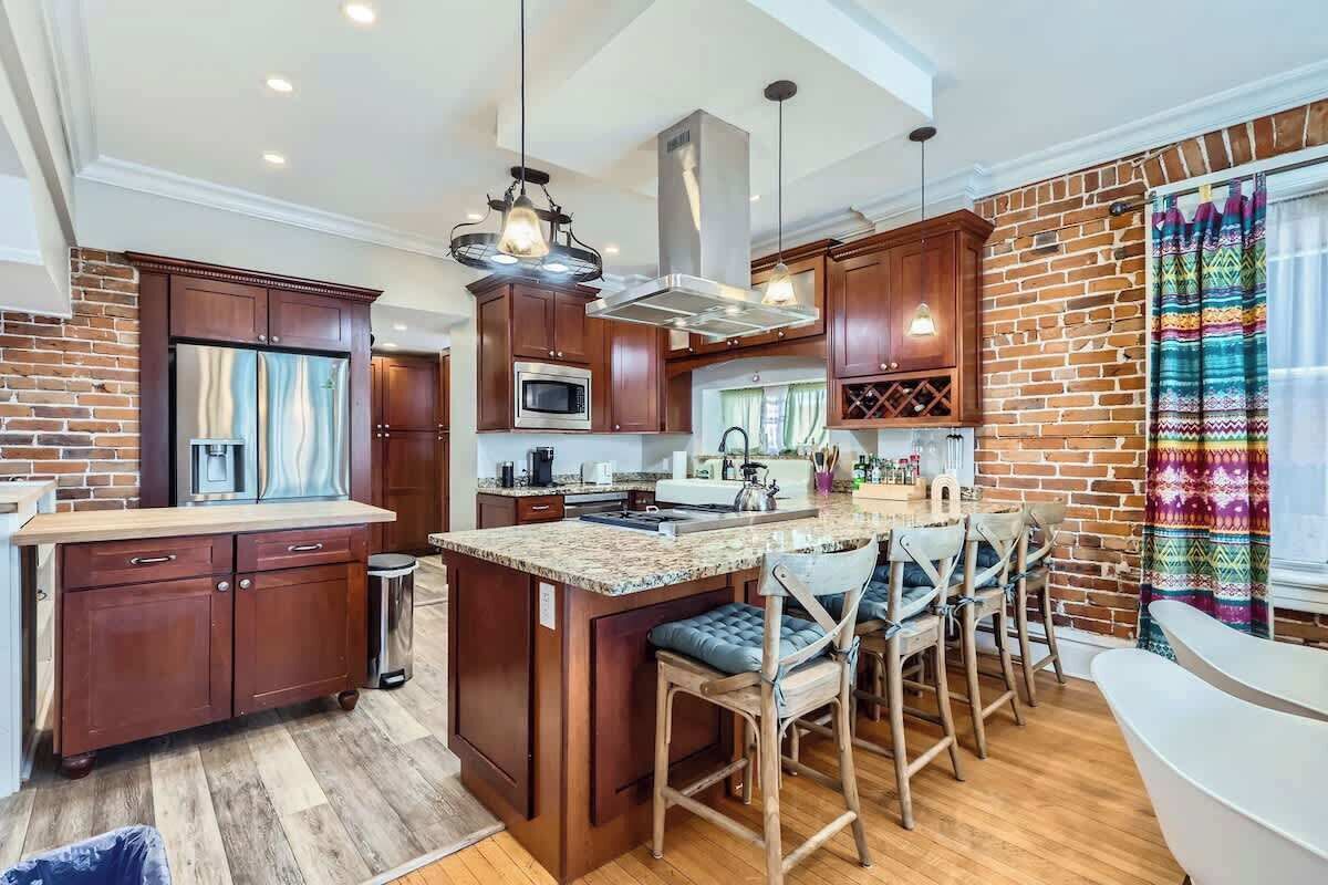 Kylskåp, mikrovågsugn, ugn och spishäll