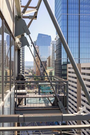 Property grounds - Art Lover's Dream: 2BD Luxury 30+ Day, Coors Field (Denver)