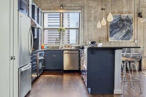 Fridge, microwave, oven, stovetop - Art Lover's Dream: 2BD Luxury 30+ Day, Coors Field (Denver)
