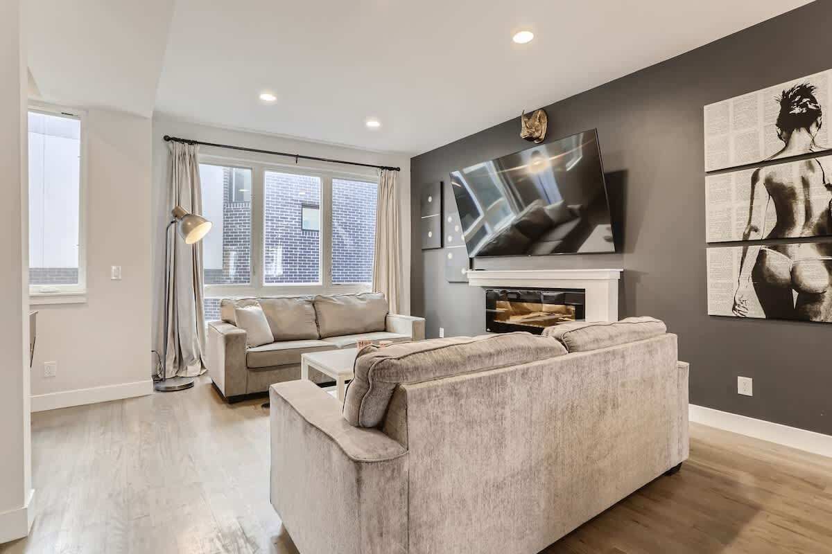 Televisión y oficina 