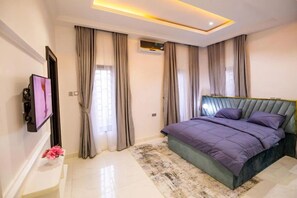 Superior Apartment, Balcony, City View | Desk, laptop workspace, blackout drapes, soundproofing - Naya's Apartment (Abuja)