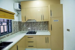 Superior Apartment, Balcony, City View | Private kitchen | Fridge, microwave, oven, stovetop - Naya's Apartment (Abuja)