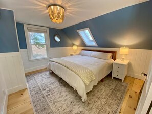 4 bedrooms, desk, iron/ironing board, travel cot