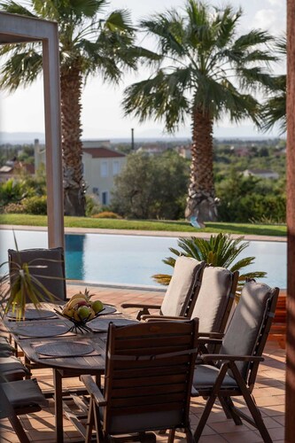 3 Palm Villa, 3 Palm Villa