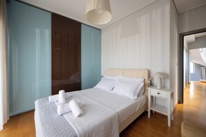 4 bedrooms, iron/ironing board, free WiFi, bed sheets