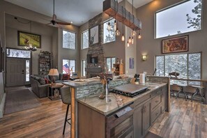 Interior - Coyote Cottage Retreat, Hot Tub, Deck, Mtn Views (Black Hawk)