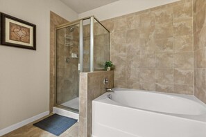Hair dryer, towels - Condo Close to Disney With Large Communal Pool (Davenport)