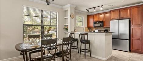 冰箱、微波炉、烤箱、洗碗机