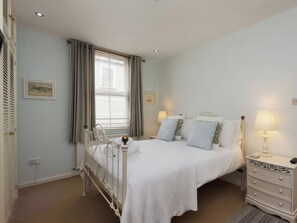 Cottage | 2 bedrooms, individually decorated, individually furnished, free WiFi - Snugglers Cove (Dartmouth)