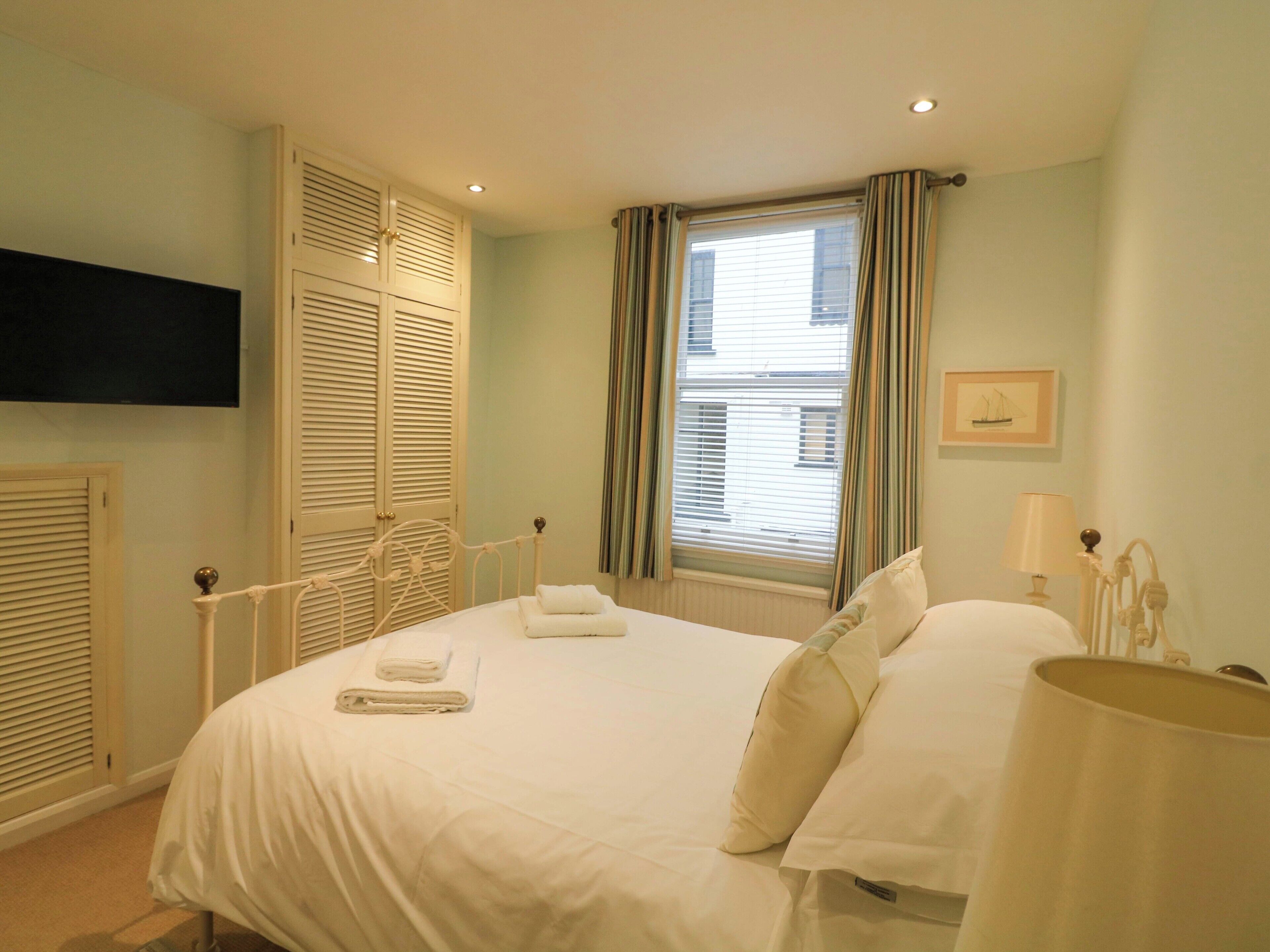 2 quartos, individualmente decorados, individualmente mobiliados