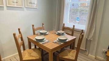 Cottage | Dining