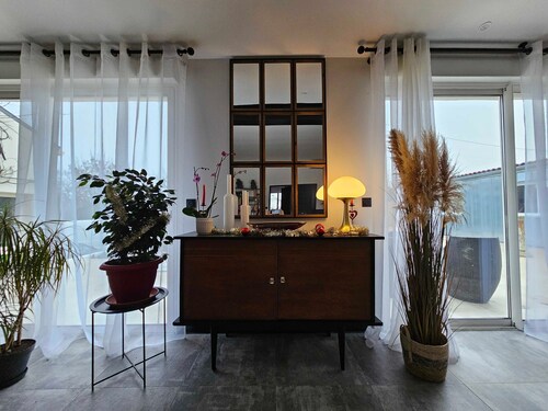 La Tour De Saint-Xandre – Room 3 with Pool, Terrace, Wi-Fi and Air Conditioning