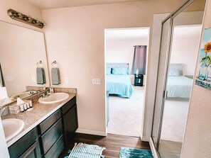 4 bedrooms, iron/ironing board, free WiFi, bed sheets - Modern Retreat Near Everything!  Off Powers Blvd & Barnes Rd (Colorado Springs)
