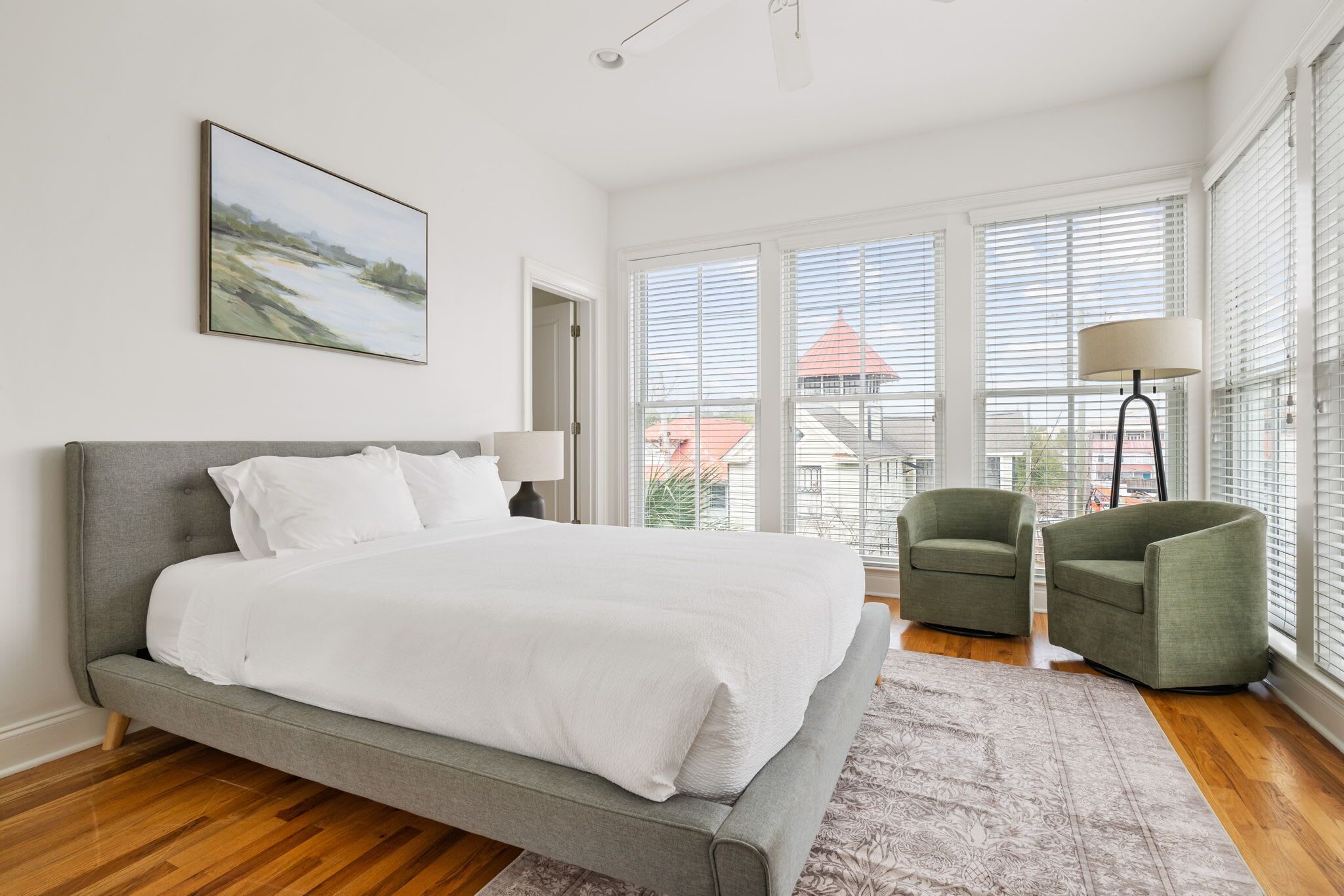 4 soverom, strykejern/-brett, wi-fi og sengetøy