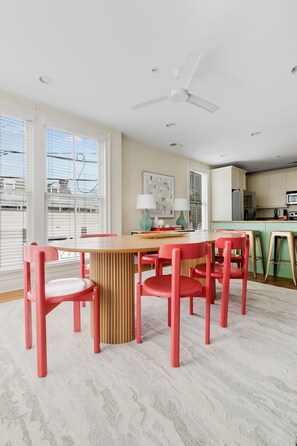 Dining - The Coral Steps to King and Michelin Restaurants (Charleston)