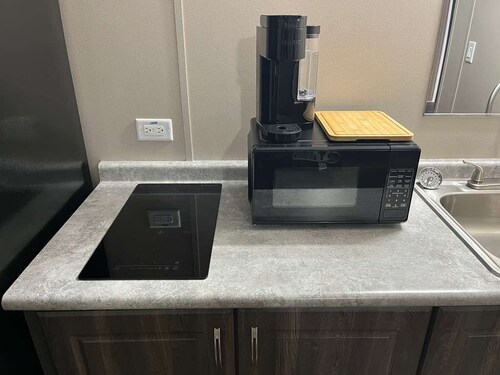 Cozy 1-bedroom lodge in charming Sweeny with AC and fitness room