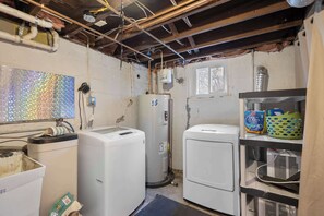 Interior - Tusculum Hilltop Haven – For 8 (Cincinnati)