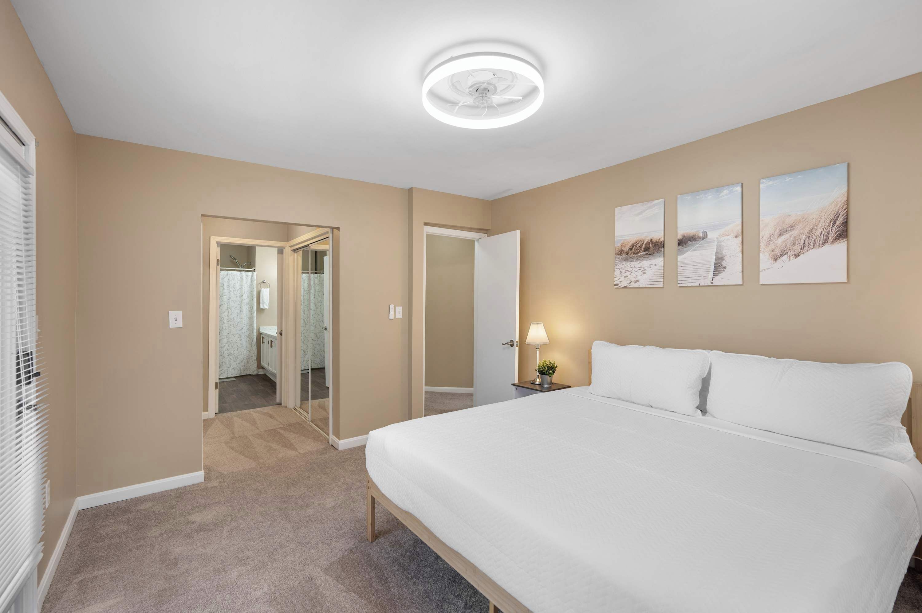 3 Schlafzimmer, Schreibtisch, Bügeleisen/Bügelbrett, Reisekinderbett