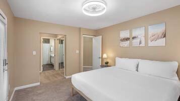 3 Schlafzimmer, Schreibtisch, Bügeleisen/Bügelbrett, Reisekinderbett