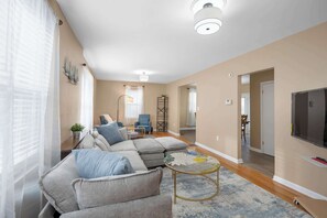 TV, offices - Tusculum Hilltop Haven – For 8 (Cincinnati)