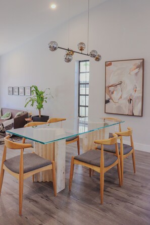 Dining - Enjoyable 3-bedroom house with AC in vibrant Miami (Miami)