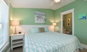 3 bedrooms, iron/ironing board, WiFi, bed sheets - Beautiful ground level home with heated pool! (Holmes Beach)