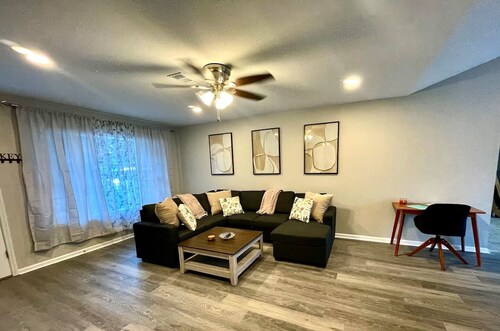 Beautiful 2 bedroom home - Ocean Springs Getaway