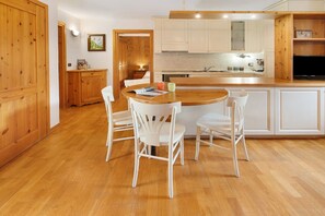 Dining - Apartment 'Le Cigamole' with Mountain View, Balcony and Wi-Fi (Valfurva)