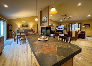 Interior - Mountain Home Vibes Three Bedroom One Level (Ruidoso)