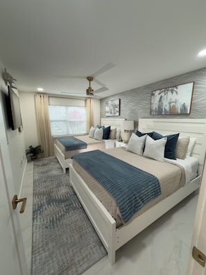 2 bedrooms, iron/ironing board, WiFi, bed sheets - Newly renovated and beautifully decorated 2 bedroom 2 bath condo (Siesta Key)