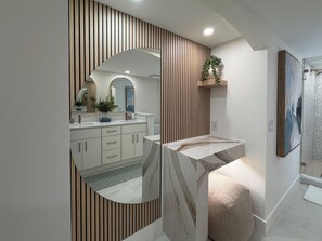 Spa - Newly renovated and beautifully decorated 2 bedroom 2 bath condo (Siesta Key)