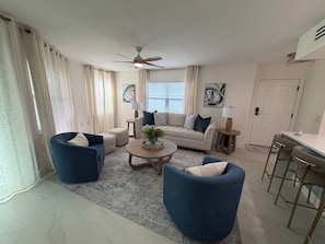 Smart TV - Newly renovated and beautifully decorated 2 bedroom 2 bath condo (Siesta Key)