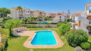 Pool - Holiday Home 'Bragança Paradise' with Shared Pool, Wi-Fi and Air Conditioning (Olhos de Água)