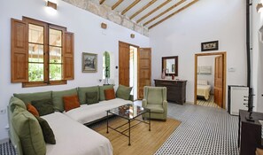 Iron/ironing board, WiFi, bed sheets - Villa 'Valls' with Private Pool, Wi-Fi and Air Conditioning (Montuïri)