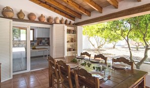 Outdoor dining - Villa 'Valls' with Private Pool, Wi-Fi and Air Conditioning (Montuïri)
