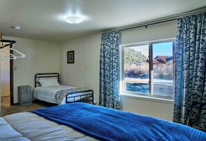 5 bedrooms, WiFi, bed sheets