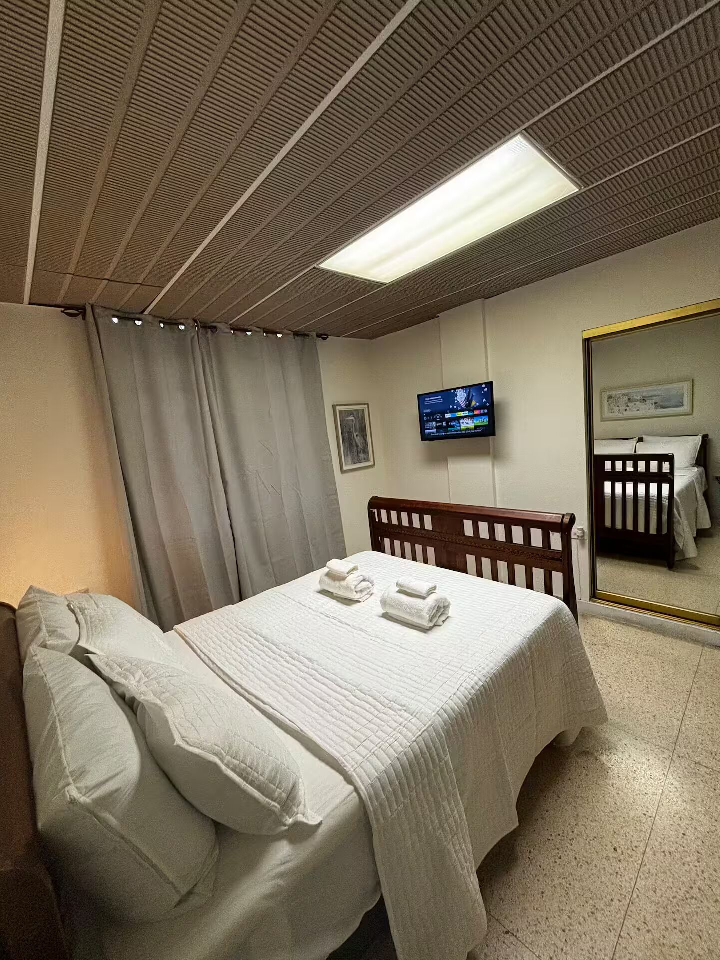 Ferros/tábuas de passar roupa, Wi-Fi, roupa de cama