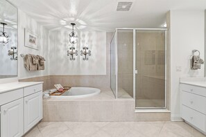 Shower, hair dryer, towels - ⛱️Direct Oceanfront Condo | Pet Friendly | Stunning Views | Minorca Andros 803⛱️ (New Smyrna Beach)
