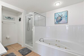 Dusche, Haartrockner, Handtücher