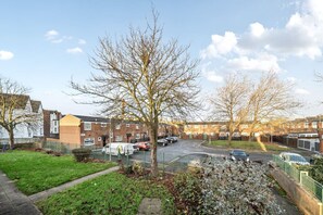 Property grounds - Modern apartment in quiet area close to city centre (Greater Manchester)