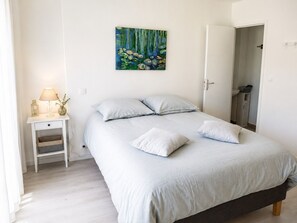 4 bedrooms, desk, iron/ironing board, free WiFi - “L'Escale Bleue” - on the Rhuys Peninsula, close to unspoiled nature (Le Tour-du-Parc)
