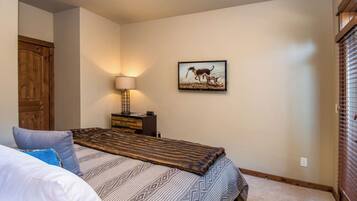 4 habitaciones, acceso a internet y ropa de cama