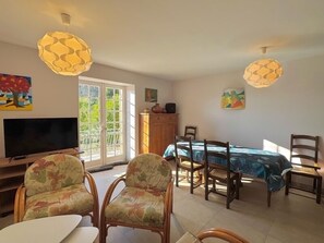 Smart-TV, DVD-Player, Stereoanlage