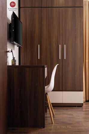 Executive-Doppelzimmer, Stadtblick | Schreibtisch, laptopgeeigneter Arbeitsplatz, kostenloses WLAN