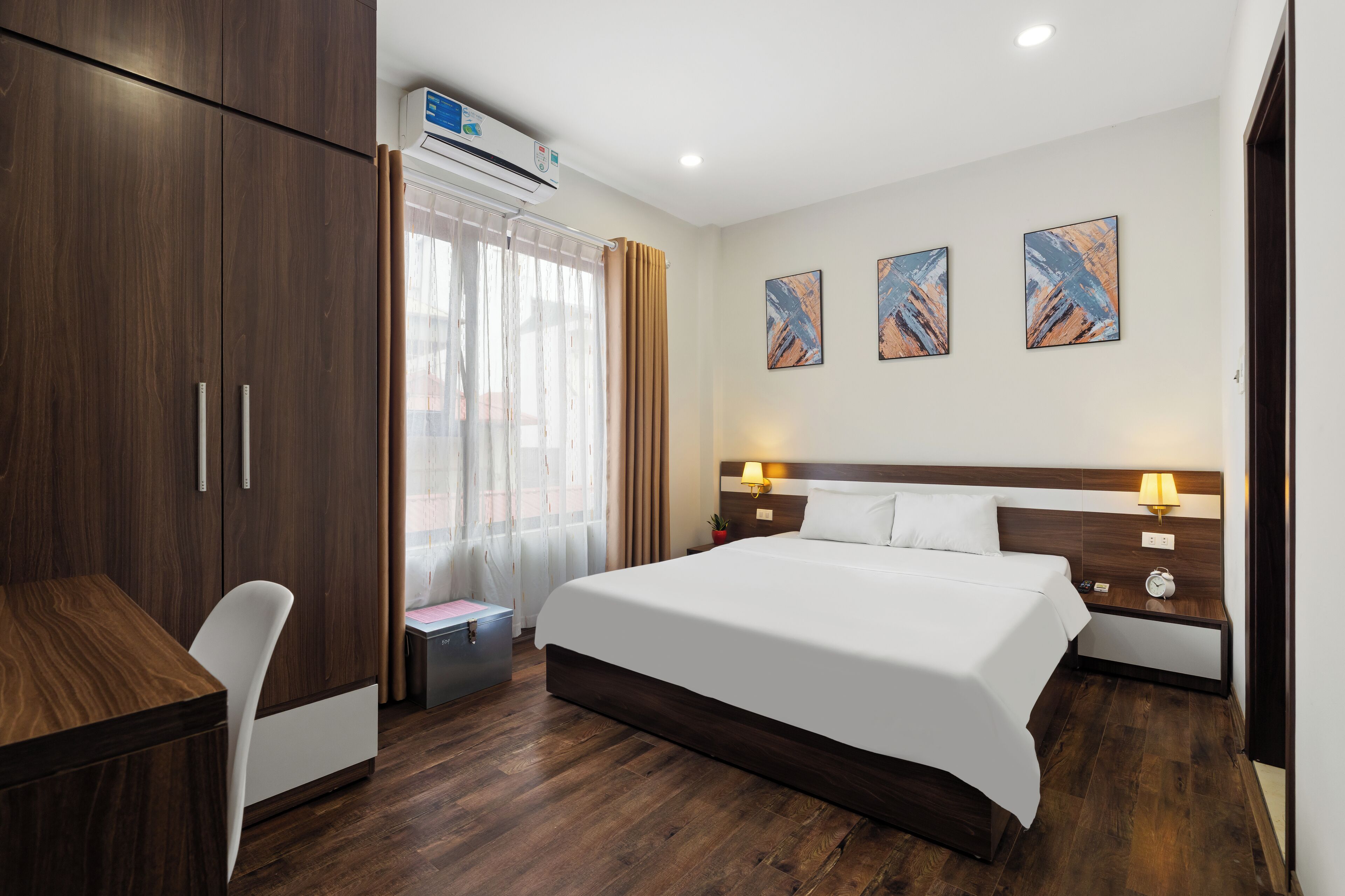 Premier Room | Desk, laptop workspace, free WiFi, bed sheets