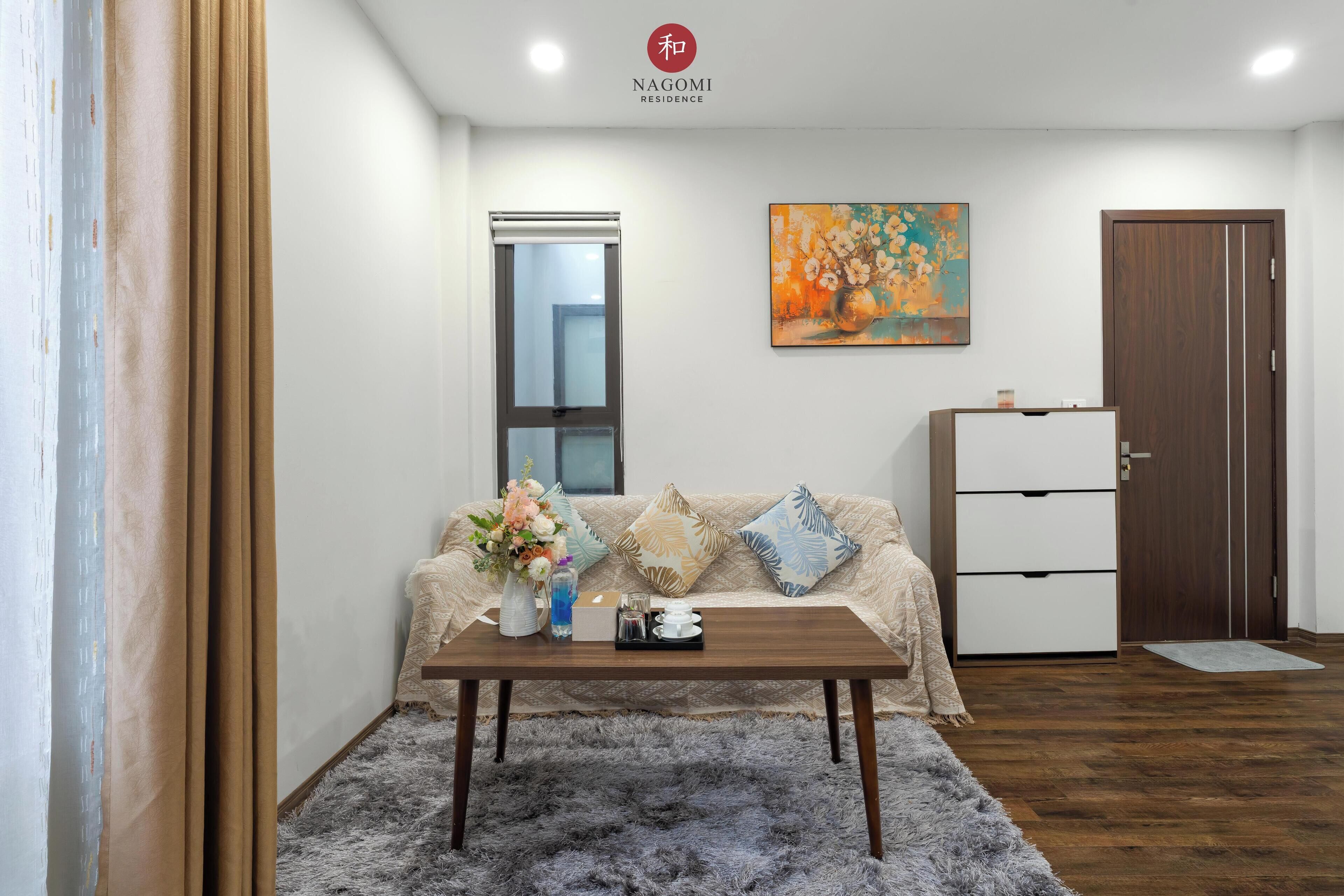 Desk, laptop workspace, free WiFi, bed sheets