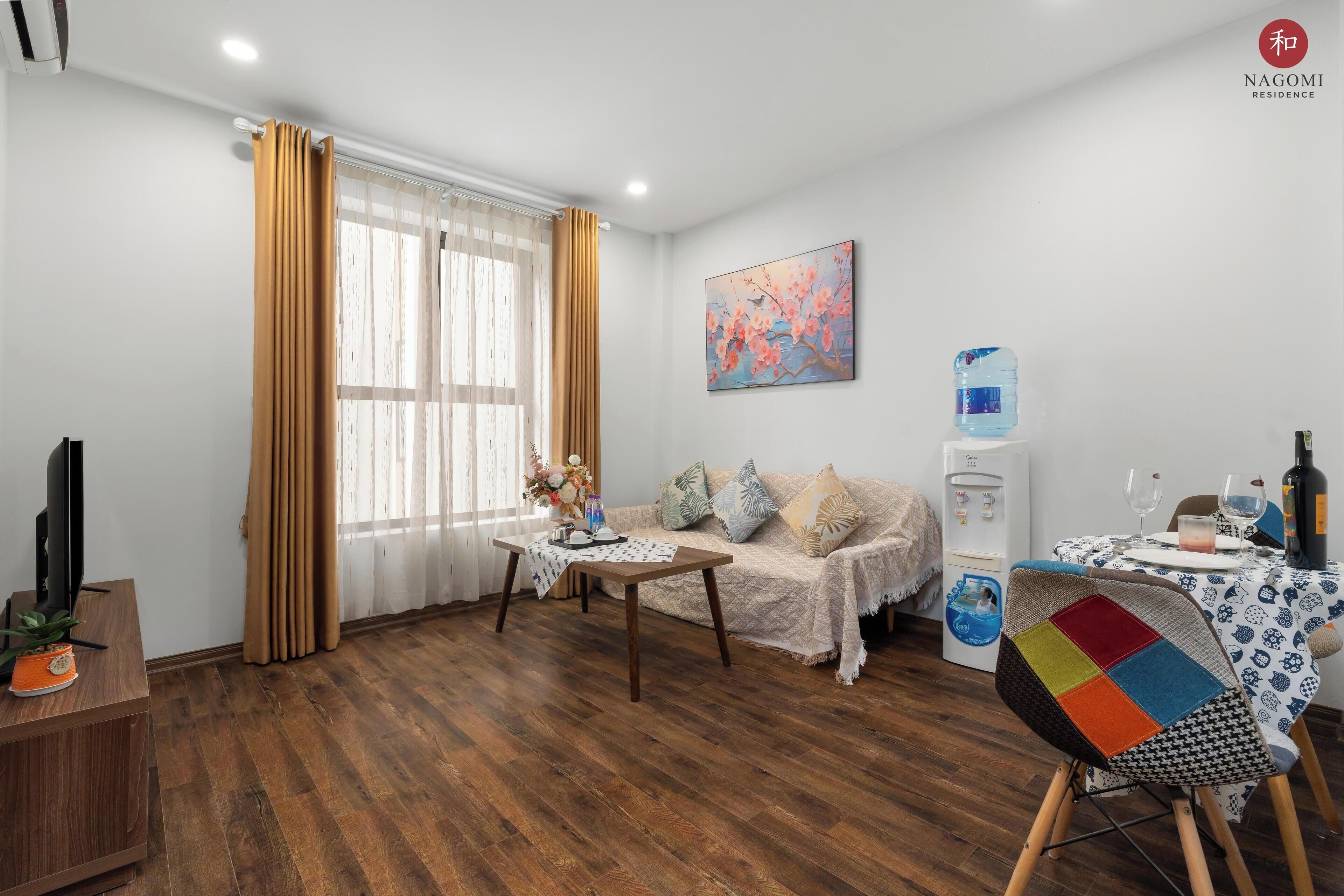 Desk, laptop workspace, free WiFi, bed sheets